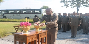 พล.ต.ต.นรินทร์ คำแก่น ผบก.กฝ.บช.ตชด. เป็นประธานในพิธีรายงานตัวและถวายพวงมาลัยสักการะพระบรมรูปรัชกาลที่ 6 ของข้าราชการตำรวจที่ได้รับการแต่งตั้งให้ดำรงตำแหน่งสูงขึ้นและรับตำแหน่งใหม่